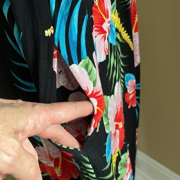NWOT Tropical Floral Maxi Dress with Pockets in Size Small Crinkle Texture - Picture 7 of 7
